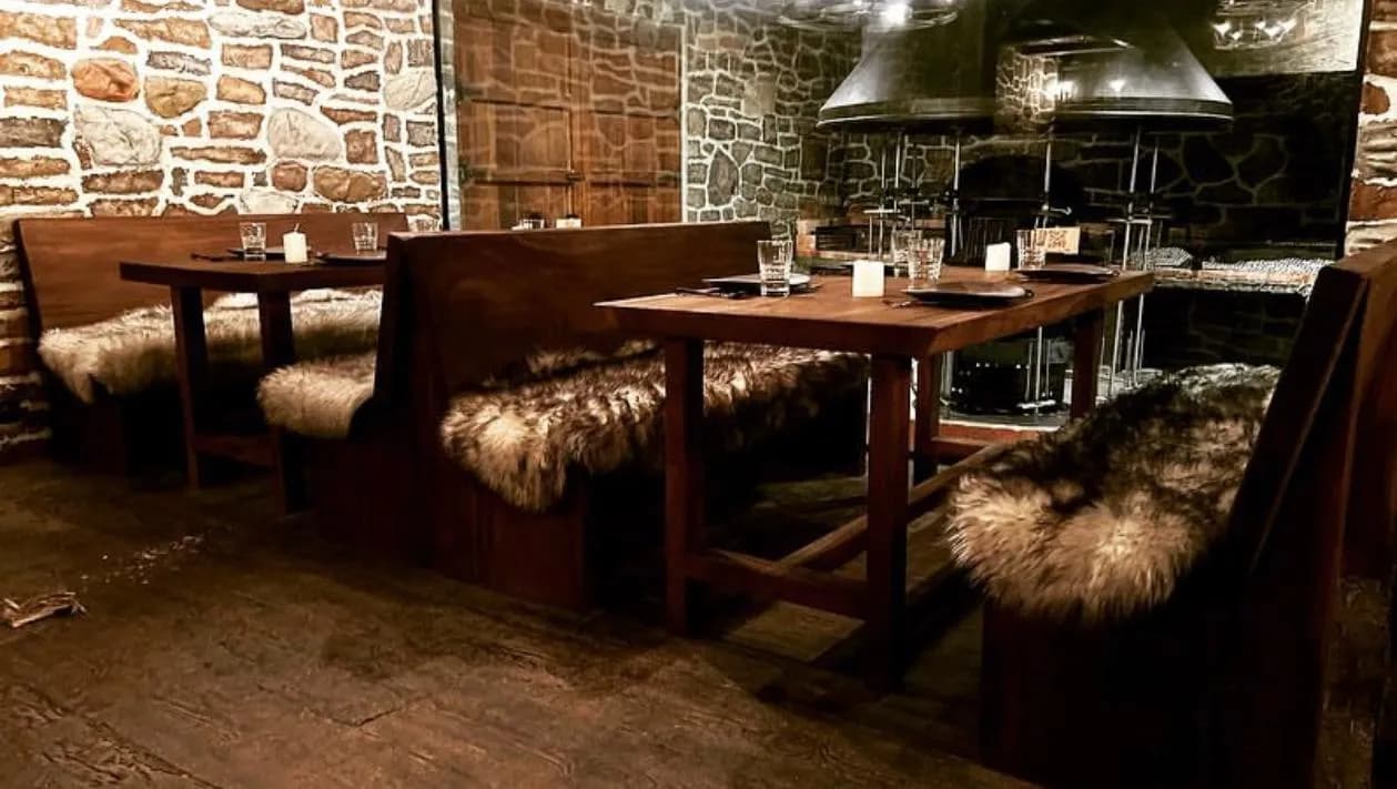 Hotel & Restaurant Tables 6