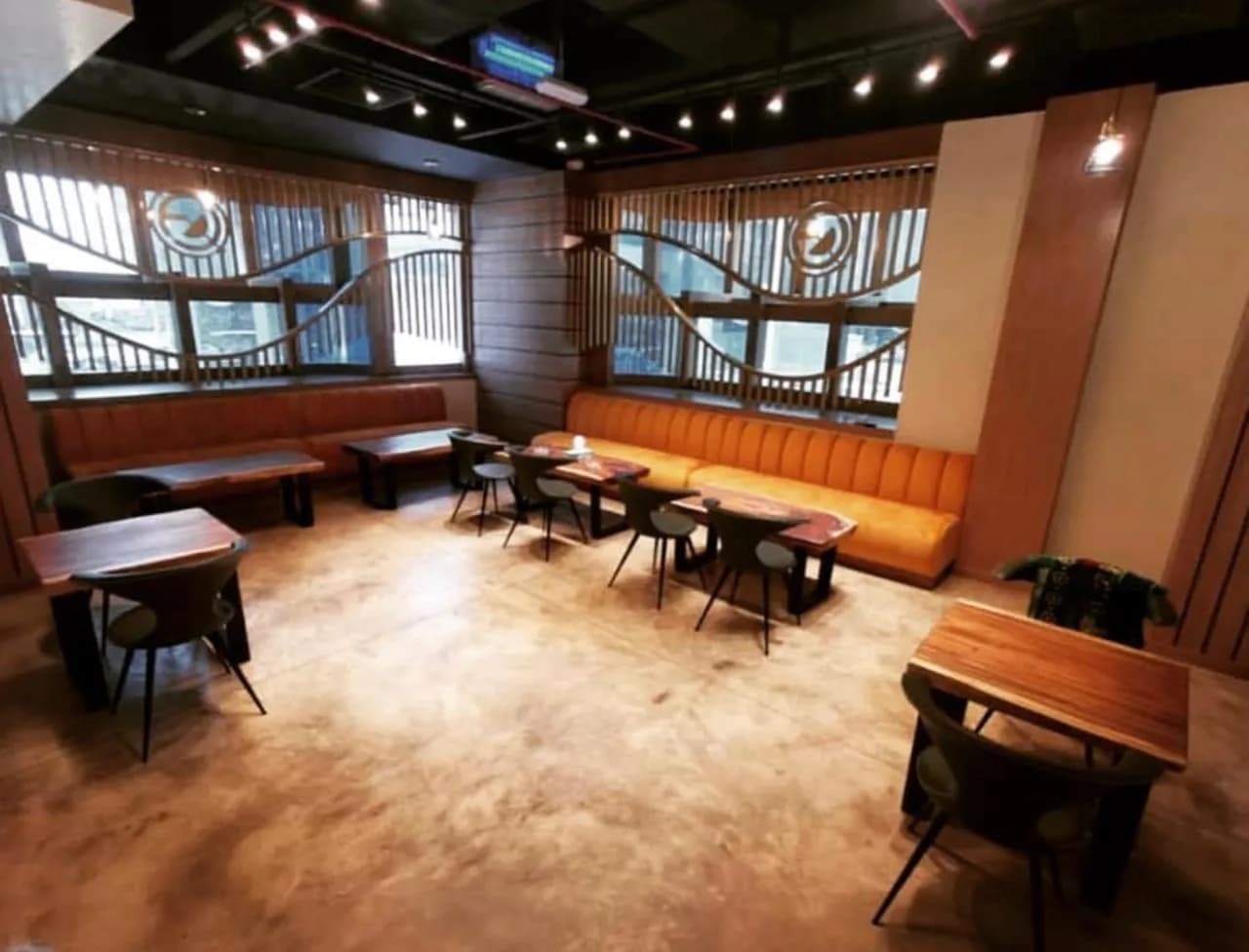 Hotel & Restaurant Tables 5